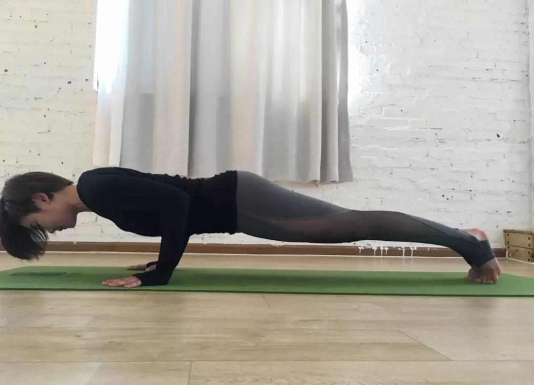 四柱支撑(Chaturanga)